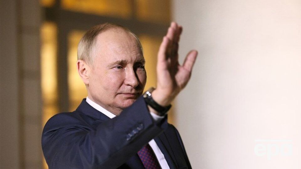 Путін обіймає посаду президента Росії з 2000 року з перервою у 2008–2012 роках, коли був главою уряду