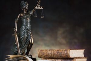 Позов подає британська юридична фірма McCue Jury & Partners