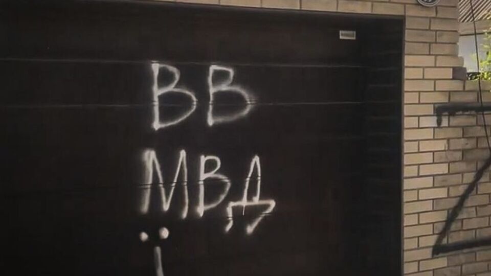 В Мариуполе у местных украинских партизан есть свой опознавательный знак – буква "Ї"