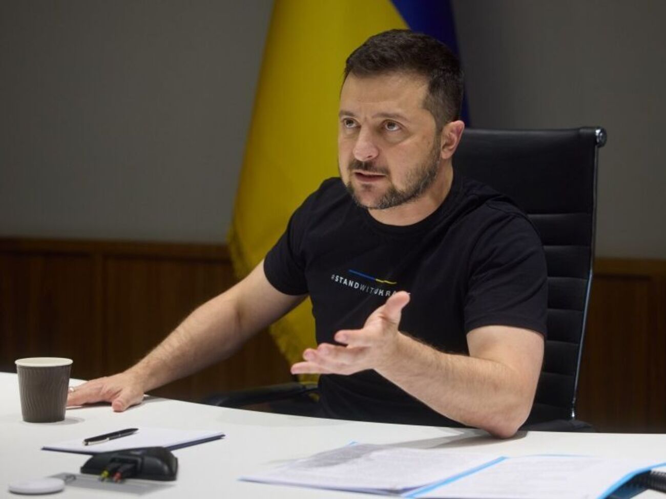 Украина должна строить "очень прагматические отношения" с Россией, считает Зеленский