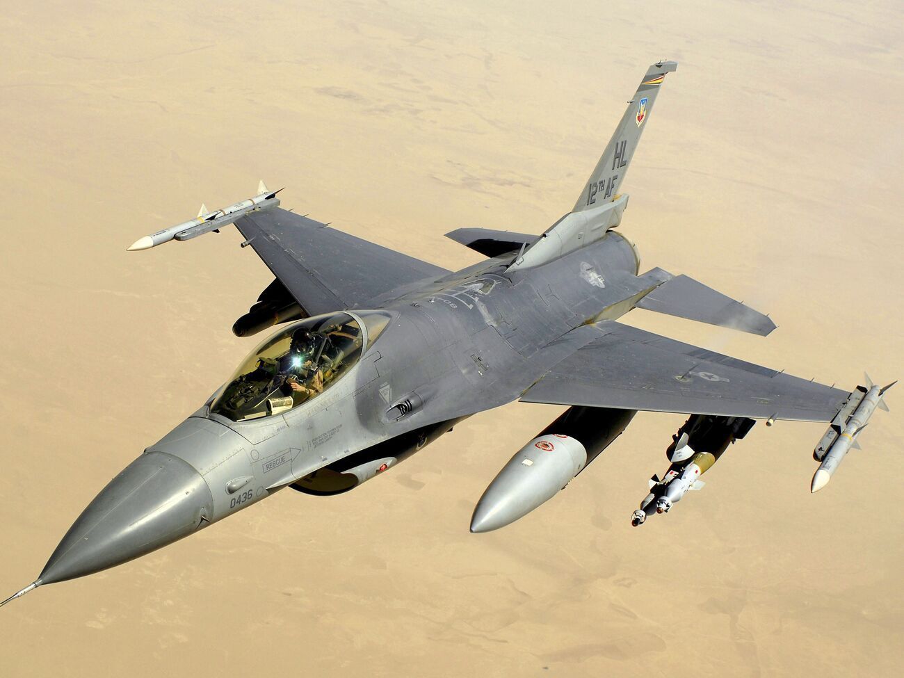 Разбившийся самолет является аналогом американского F-16 (на фото)