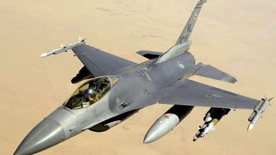 Разбившийся самолет является аналогом американского F-16 (на фото)
