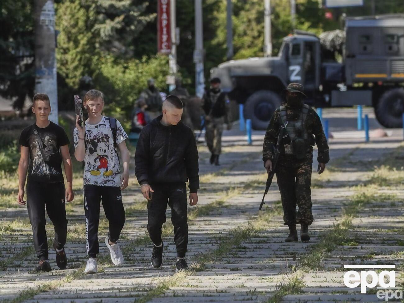 Российские оккупанты с первого урока начали "промывать мозги"&nbsp;детям "российской пропагандой и фейковой историей", указали в Херсонской ОВА 1 сентября