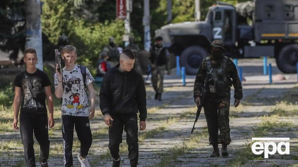 Российские оккупанты с первого урока начали "промывать мозги" детям "российской пропагандой и фейковой историей", указали в Херсонской ОВА 1 сентября