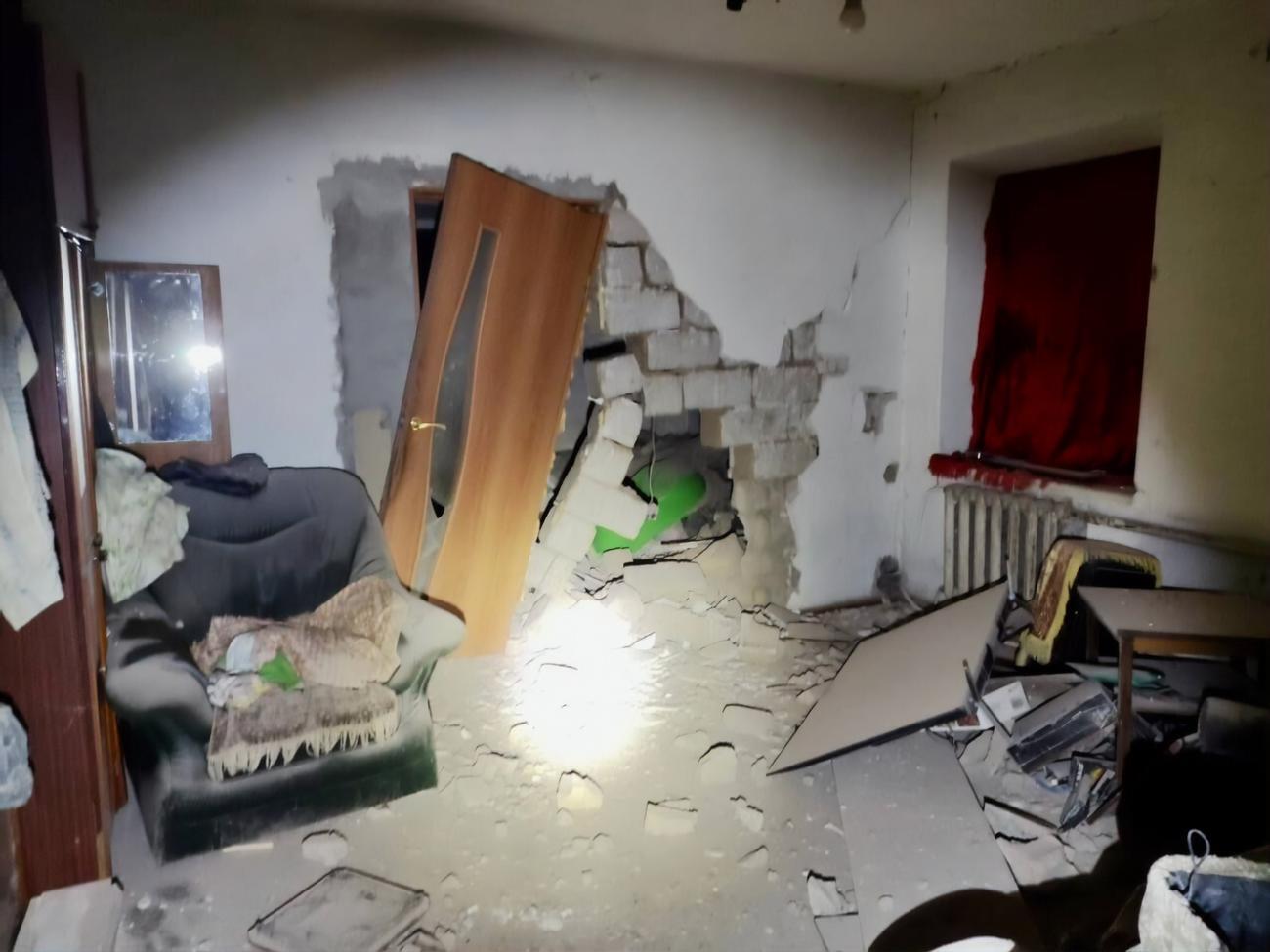 В Никополе российские снаряды повредили частные дома