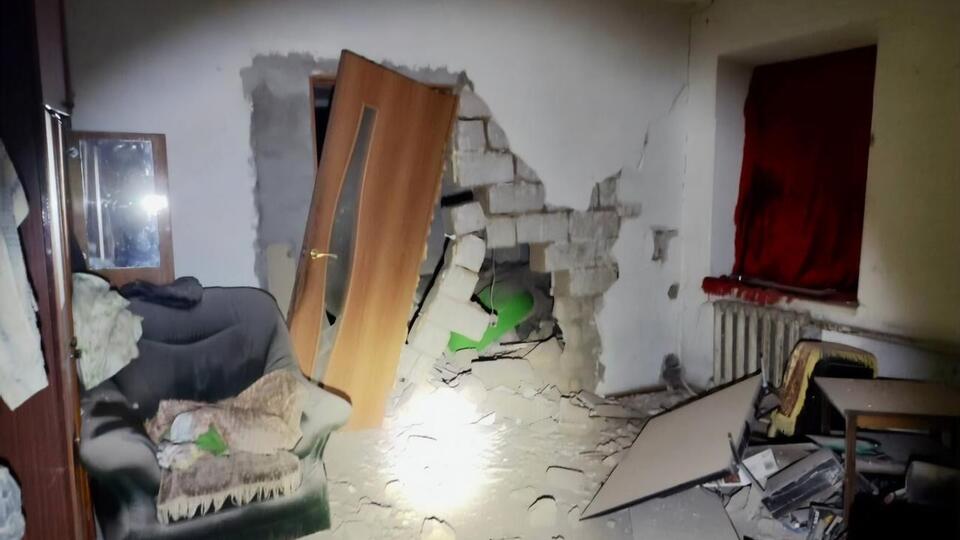 У Нікополі російські снаряди пошкодили приватні будинки