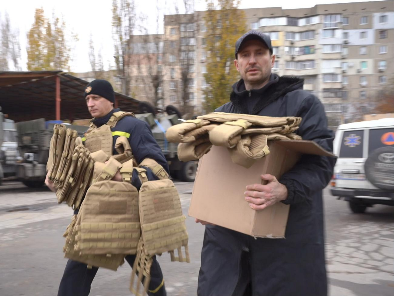 Денис Силантьев:&nbsp;Мы передаем американские бронежилеты, которые позволят быть мобильными и одновременно надежно защищенными