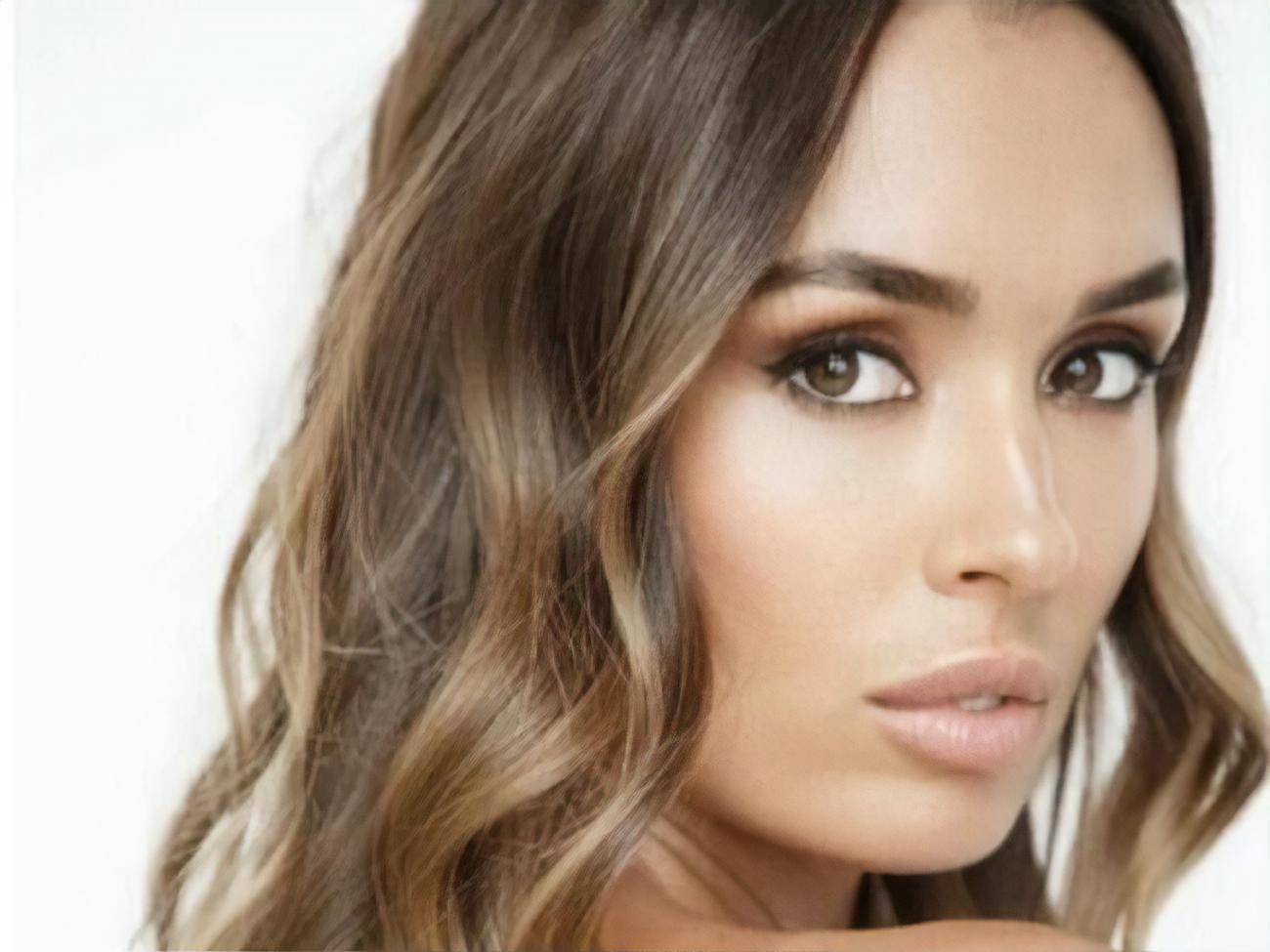 Лиза Ющенко живет в Москве и воспитывает двоих детей