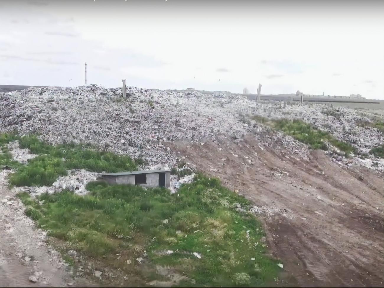 Летом оккупанты не подпускали местных жителей к территории свалки на окраине Херсона, написало СМИ