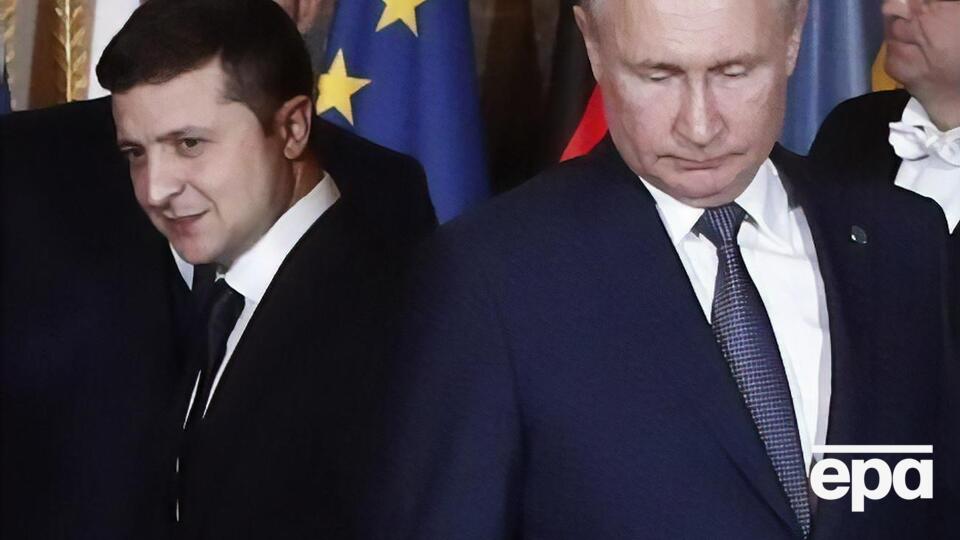 Зеленський обійняв посаду президента України 20 травня 2019 року. Путін обіймає посаду президента Росії з 2000 року з перервою у 2008–2012 роках
