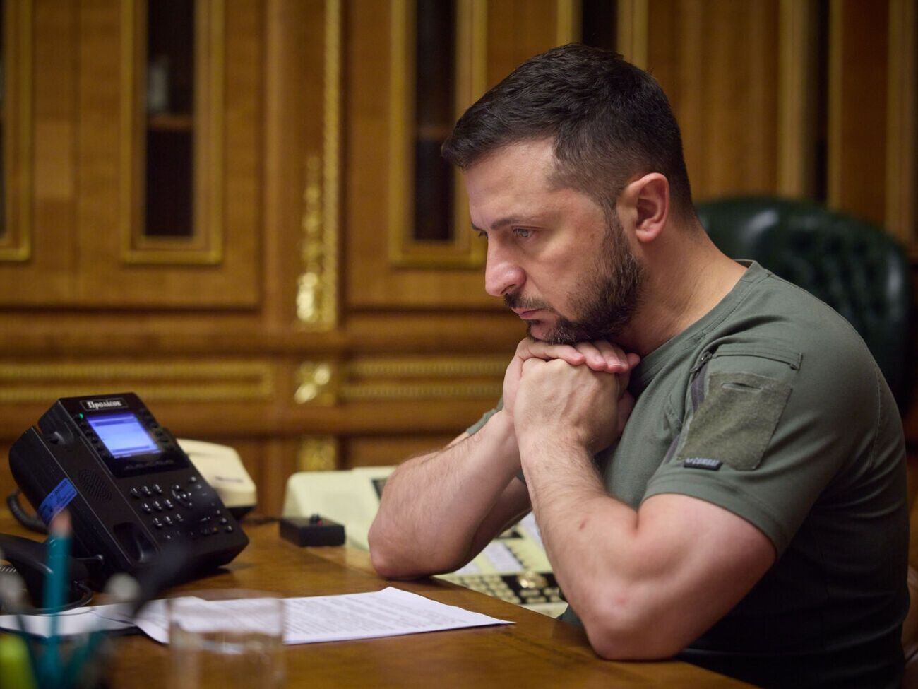 Зеленський (на фото) висловив подяку Макрону за готовність підтримати захист енергетичних об'єктів України