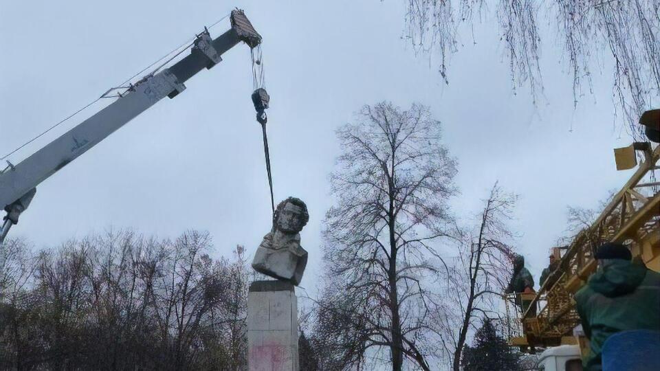 Пам'ятник демонтували за три дні після рішення про це