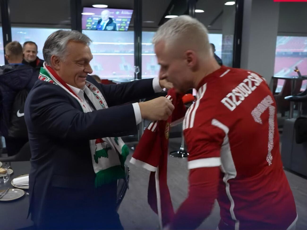 Орбан надів шарф із мапою "Великої Угорщини"