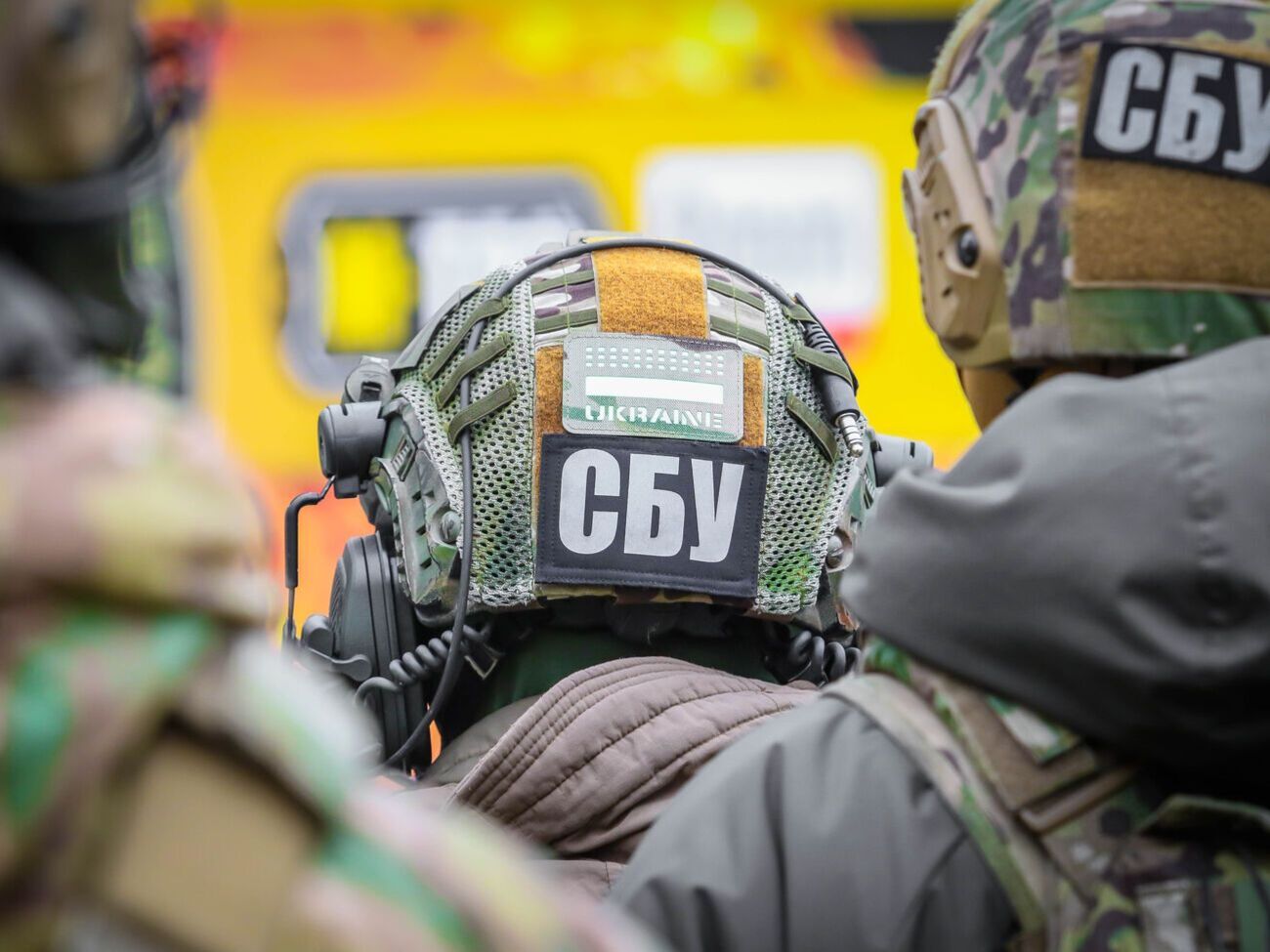 СБУ задержала мужчину, который собирал "голоса" в многоэтажках в одном из микрорайонов Херсона