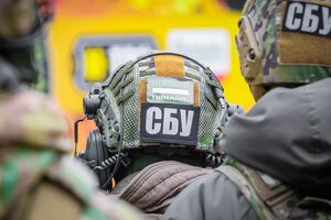 СБУ затримала чоловіка, який збирав "голоси" у багатоповерхівках в одному з мікрорайонів Херсона