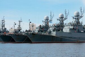 Російські окупанти в Азовському морі й далі контролюють морські комунікації