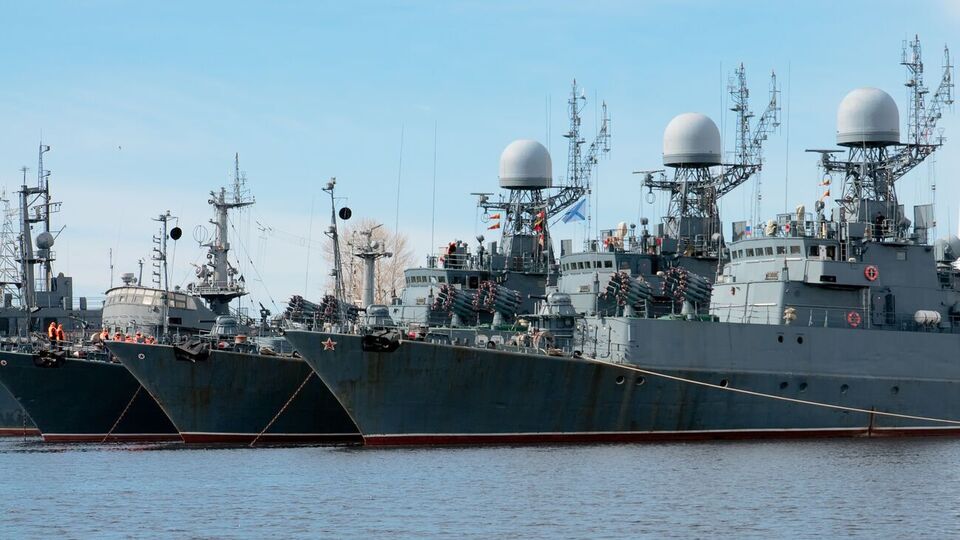 Российские оккупанты в Азовском море продолжают контролировать морские коммуникации