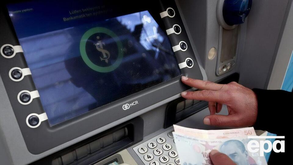 Россия ищет альтернативу системе "Мир", утверждает Bloomberg