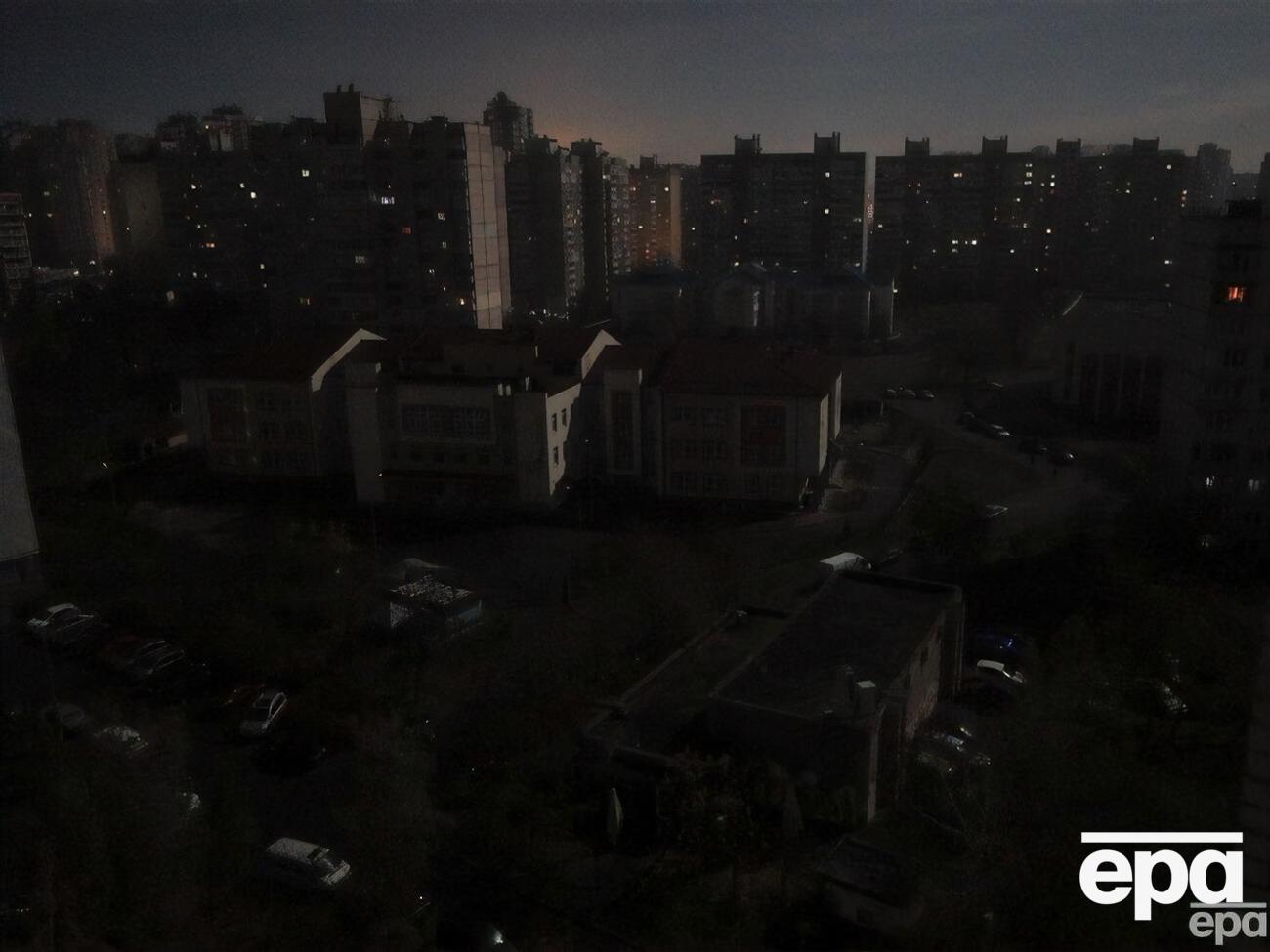 В Киеве и других регионах Украины начали выключать свет