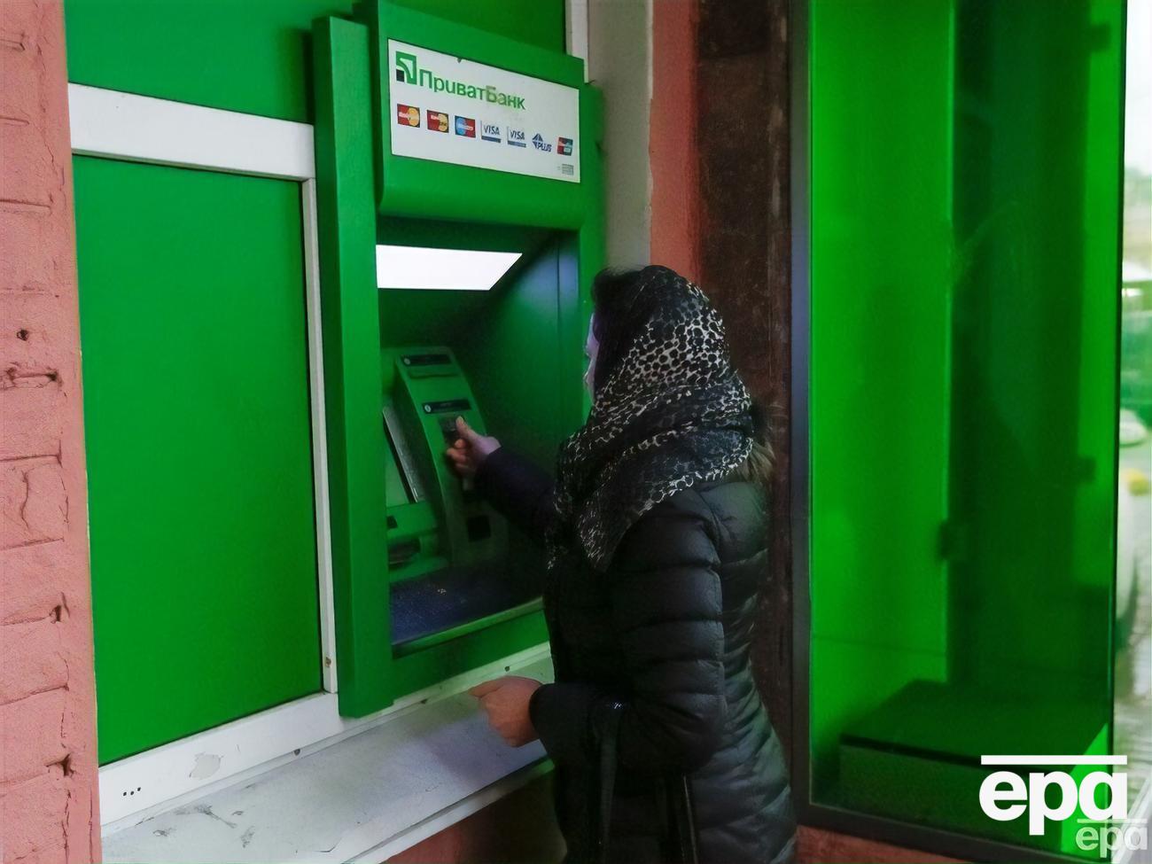 По данным НБУ, вечером 23 ноября в Украине работало более 1,5 тыс. банковских отделений