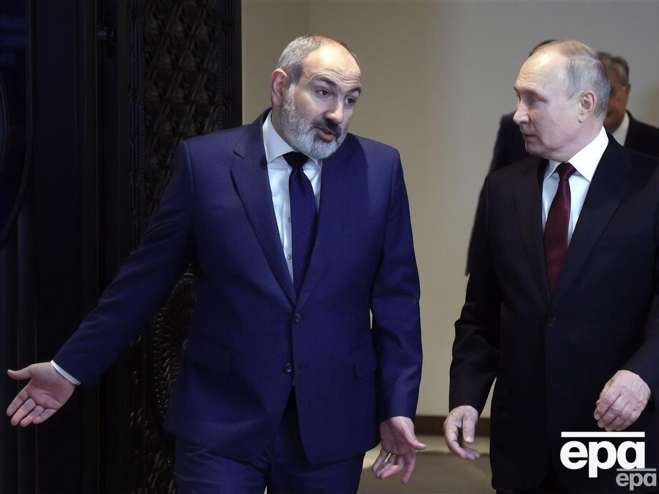 Пашинян (слева) отказался подписать итоговую декларацию саммита ОДКБ