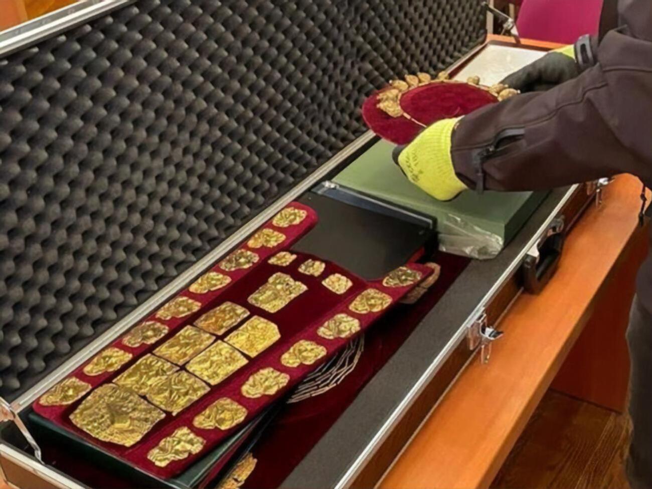 Антикваріат планували вивезти за кордон