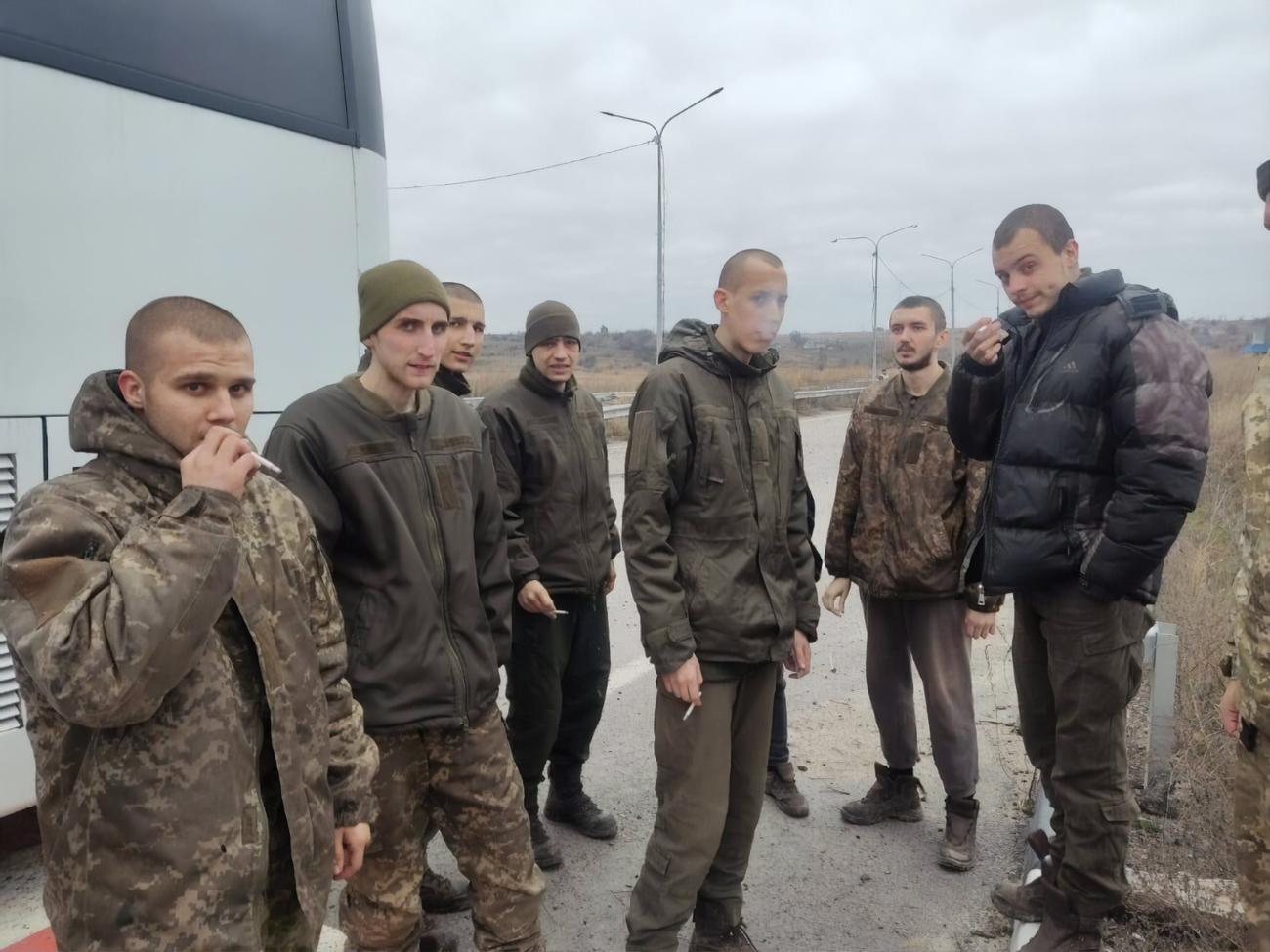 Домой из российского плена возвращаются 50 украинских защитников