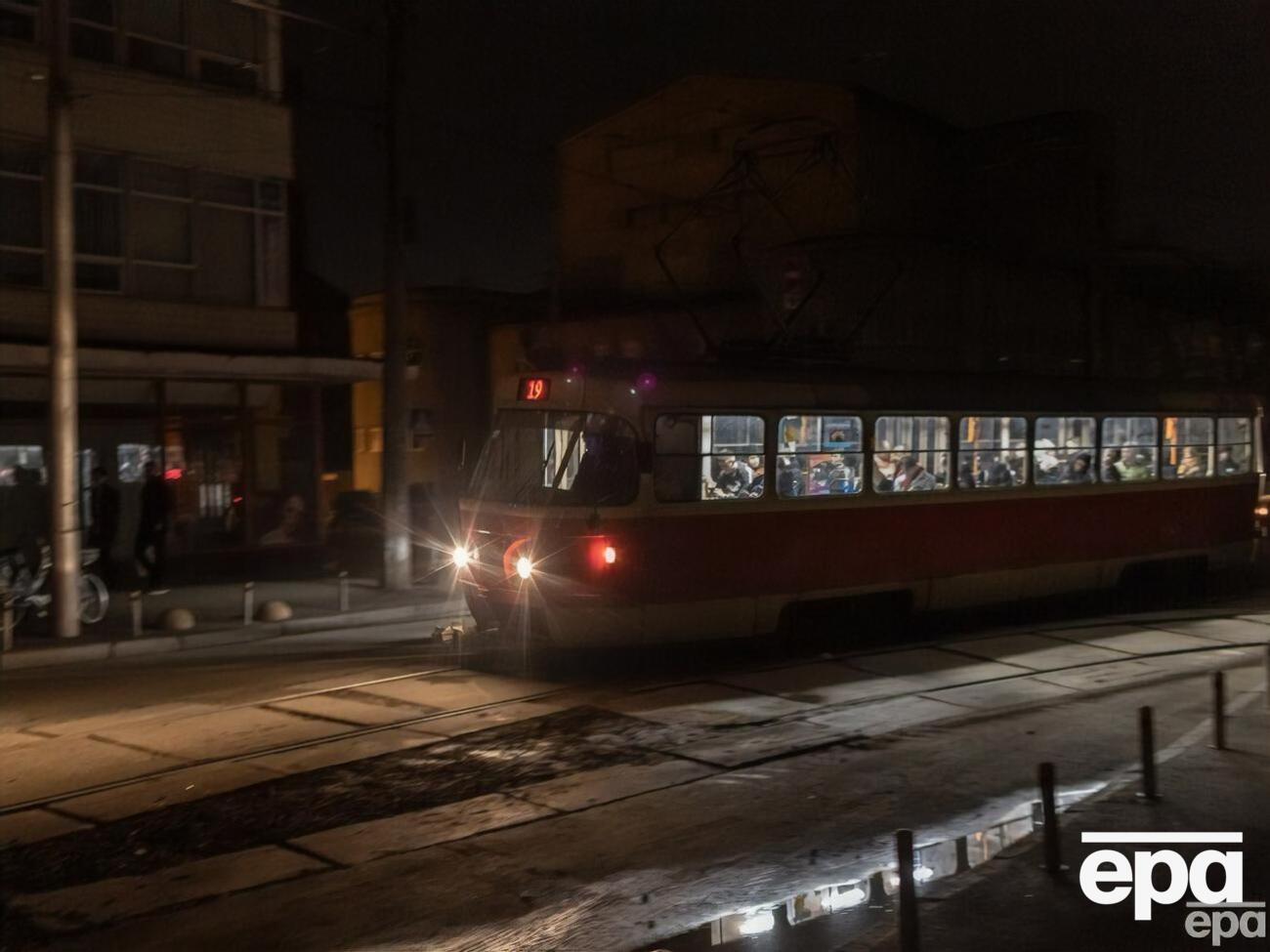Станом на 19.00 24 листопада 60% Києва все ще залишалися без електропостачання, зазначав Кличко