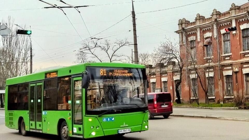 На міські маршрути вийшло 22 автобуси КП "Миколаївпастранс", повідомив Сєнкевич