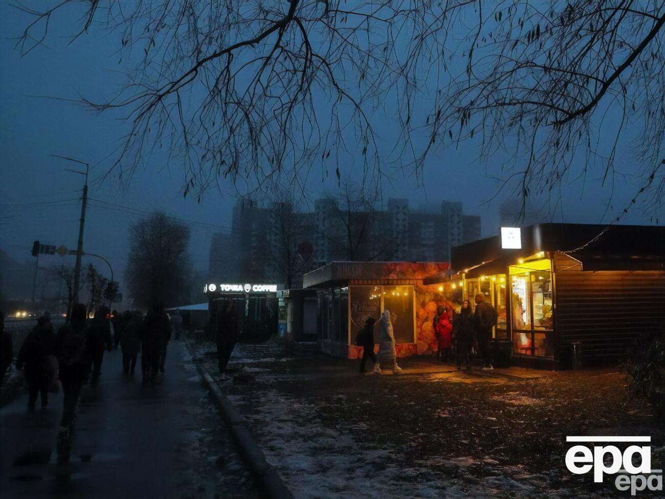 В "Укрэнерго" ожидают, что через один-два дня можно будет перевести потребителей с аварийных на плановые графики отключений