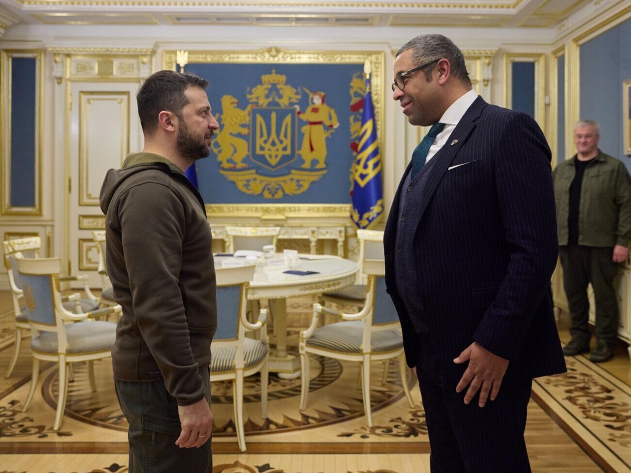 Великобритания "стоит плечом к плечу с Украиной", заявил Клеверли