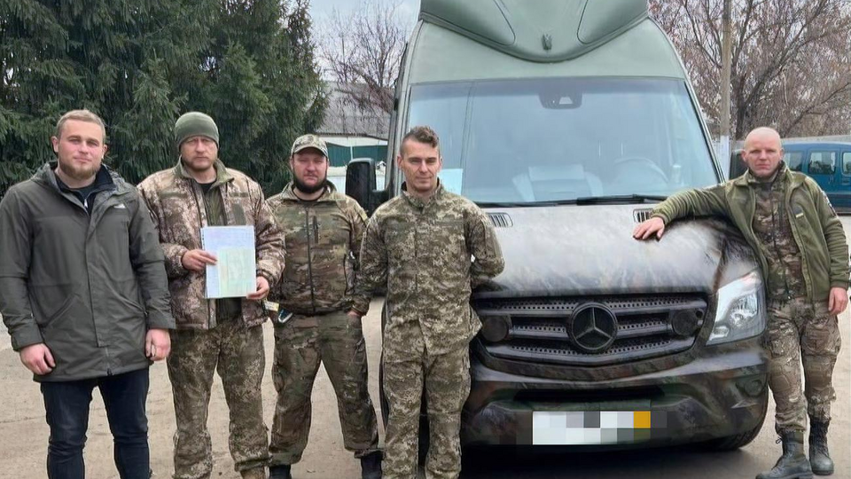 Компания помогла с переоборудованием "скорой" – автомобиль будет эвакуировать раненых украинских защитников с передовой