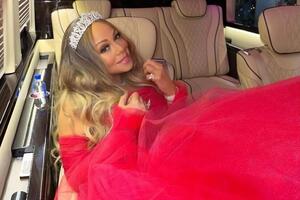 Мэрайя Кэри открыла в США праздничный зимний сезон