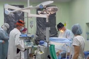 В українських лікарнях зараз використовують генератори й налобні ліхтарики
