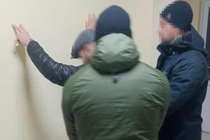 В ходе обыска по месту временного пребывания задержанного в Киеве правоохранители обнаружили у него российские паспорта