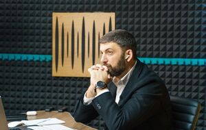 Гройсман: Я тогда еще так удивился... Говорю: "Они и так нас видят и слышат. Зачем так усиливать?"