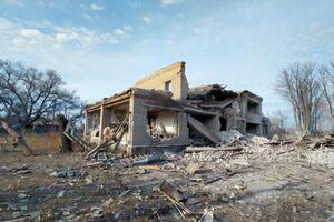 Окупанти обстріляли з танків та артилерії низку населених пунктів у Донецькій області