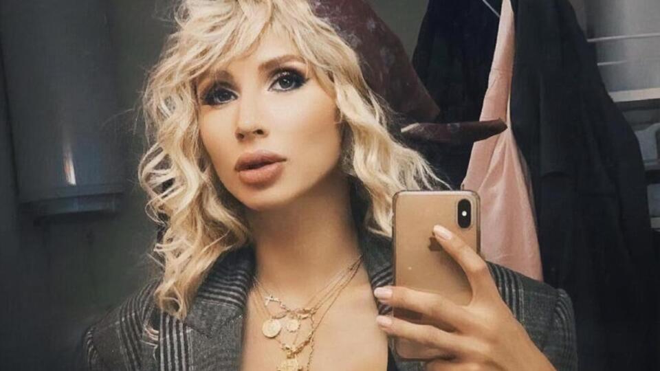 До полномасштабного вторжения РФ в Украину Loboda участвовала в многочисленных российских шоу и гастролировала по РФ с концертами