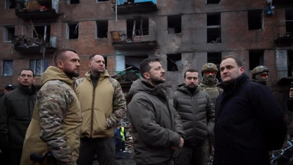 Зеленський оглянув будинок, пошкоджений внаслідок обстрілу РФ