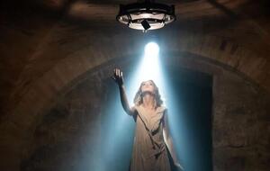 Кліп знімали у підземному укритті