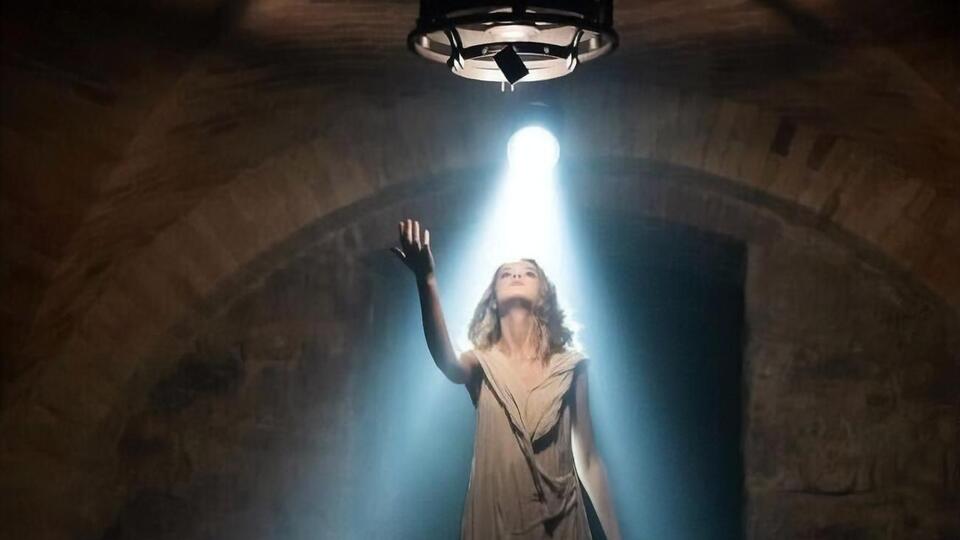 Кліп знімали у підземному укритті