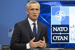 Двері НАТО відчинені, зазначив Столтенберг