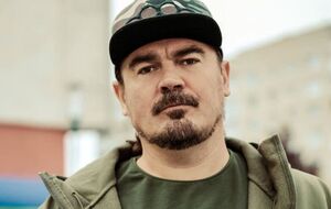 Музыкант осваивает оружие