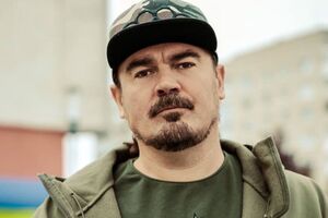 Музикант освоює зброю