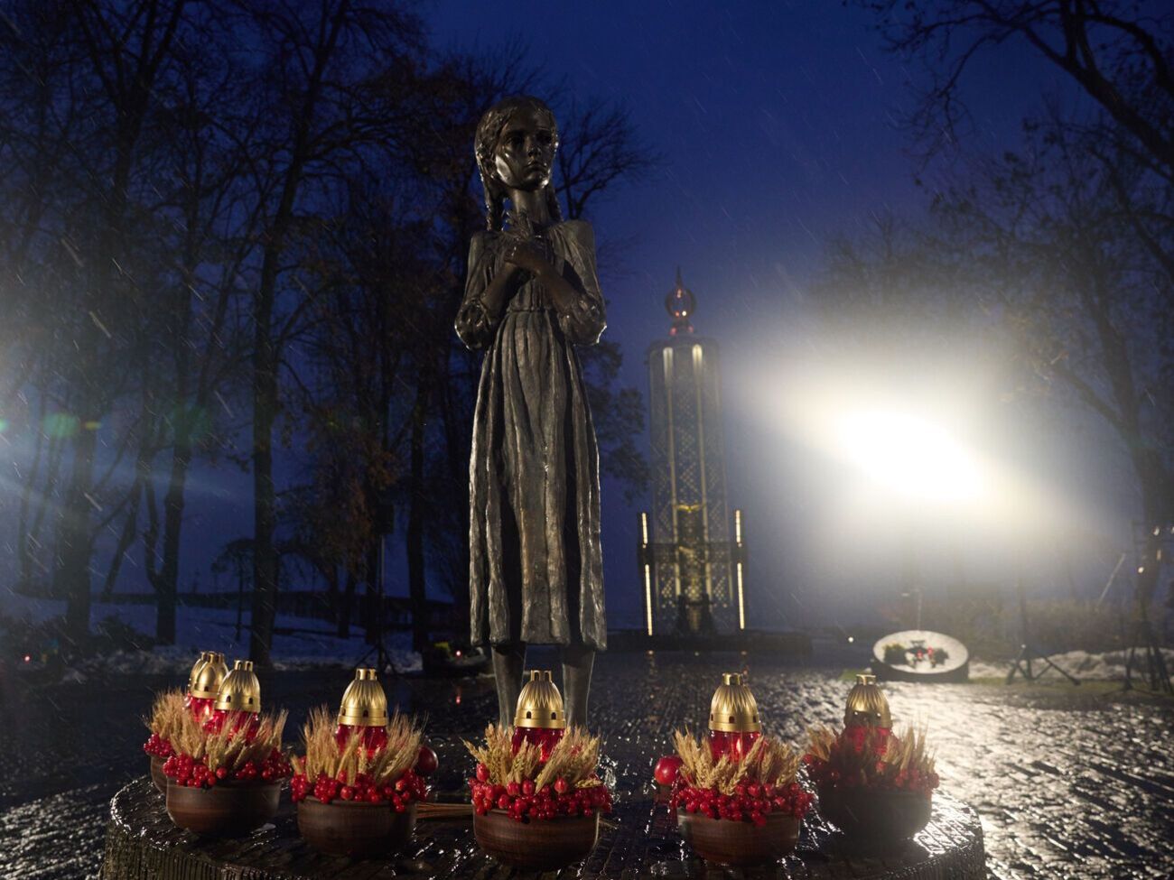У Києві подружжя Зеленських і прем'єри Бельгії та Литви вшанували пам'ять жертв голодоморів в Україні. Фоторепортаж