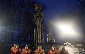 В Киеве супруги Зеленские и премьеры Бельгии и Литвы почтили память жертв голодоморов в Украине. Фоторепортаж