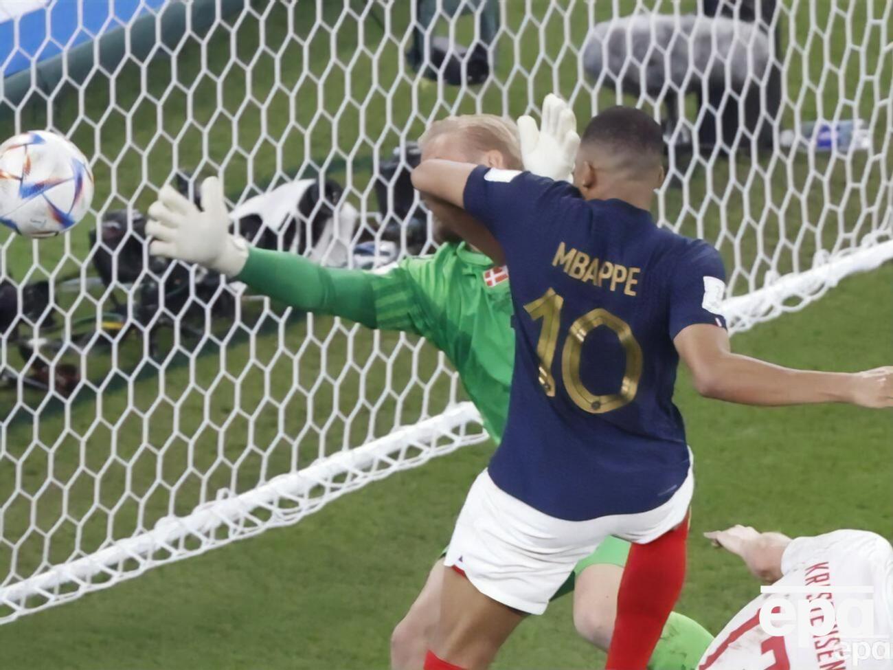 Мбаппе забил датчанам два мяча