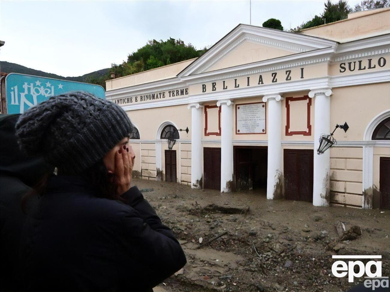 Спасатели не могут добраться ко всем пострадавшим от оползня