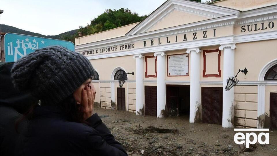 Спасатели не могут добраться ко всем пострадавшим от оползня