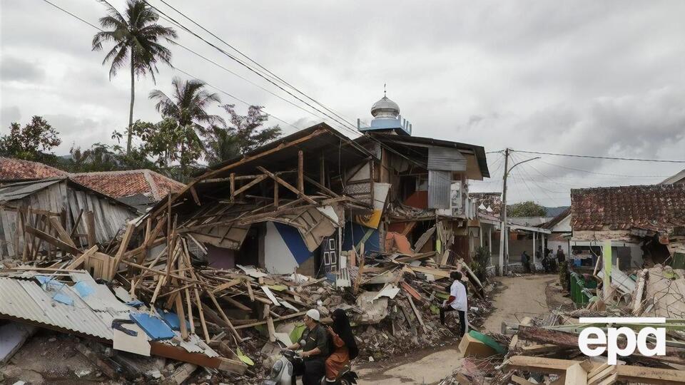 Пропавшими без вести остаются, по данным местных властей, 24 человека